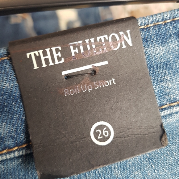 NEW! BLANK NYC roll up distressed jean short - Picture 9 of 9